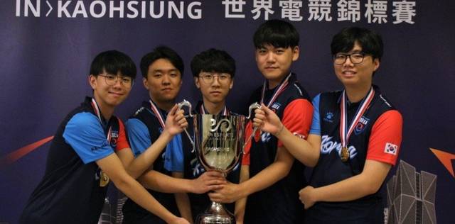 复杂多变的 复杂多变的