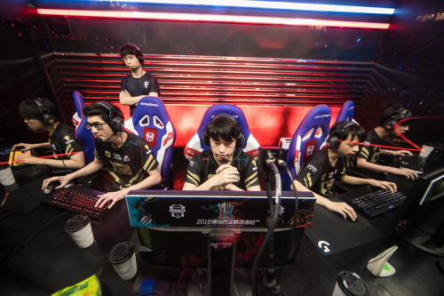 这场表现指 这场表现指